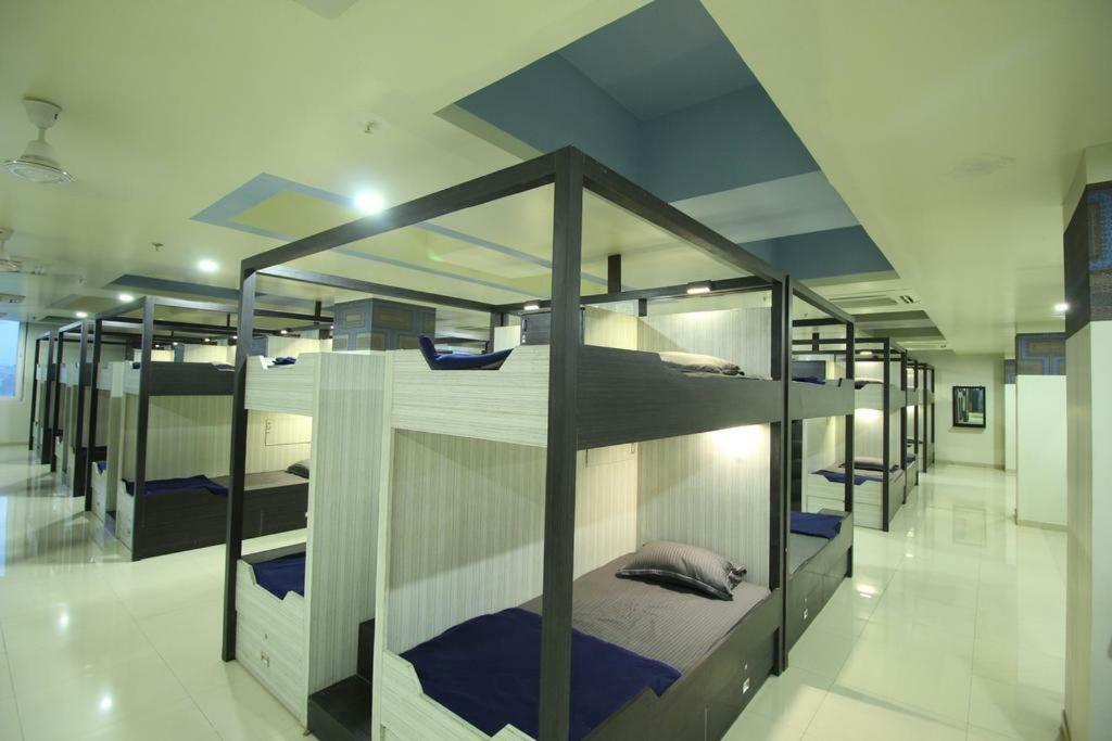 In & Out Dormitory Ahmedabad Buitenkant foto