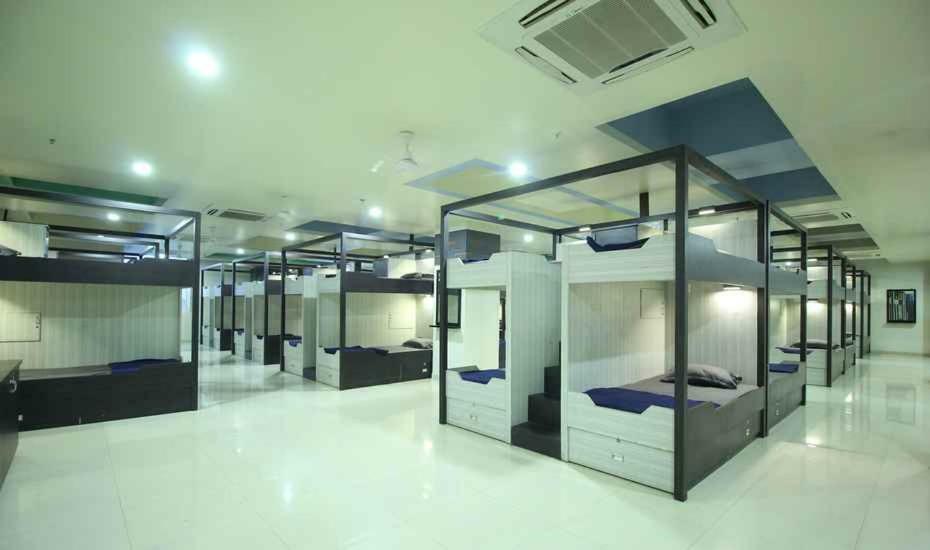 In & Out Dormitory Ahmedabad Buitenkant foto